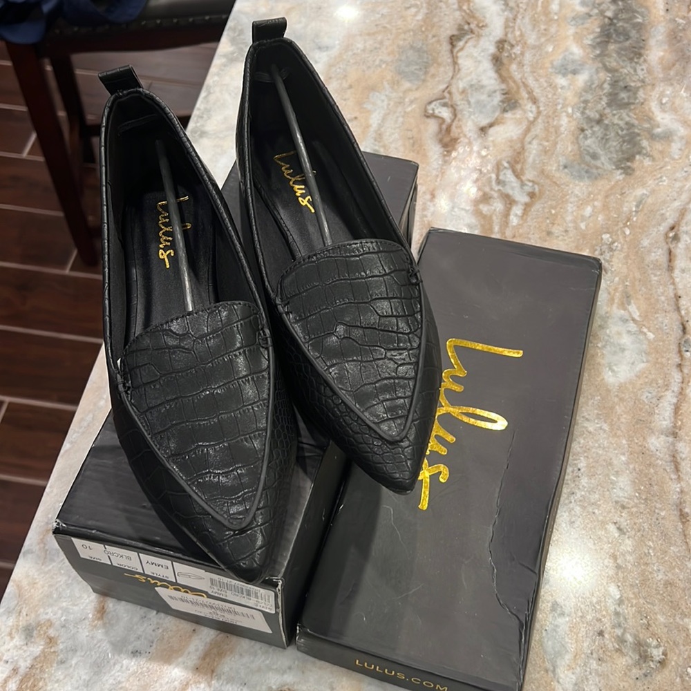 Luke’s black pointed toe flats. Croc embossed. Very stylish